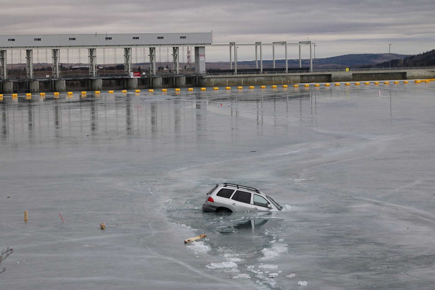 Ice fishing, Alberta — Lakes, Calgary area